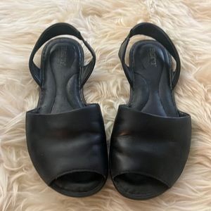 Born Flat Sandals Sz 8.5